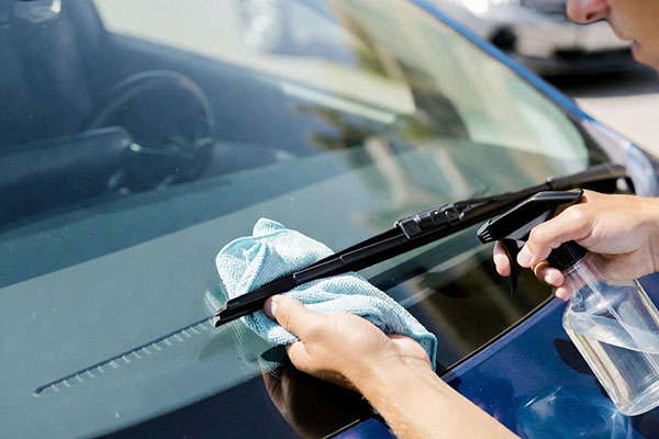causes of squeaky wiper blades