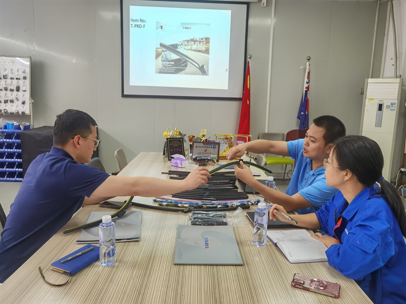 B2B buyer planning a low-MOQ wiper blade order using focused SKUs, demand data, multi-fit adapters, standard packaging, and controlled inventory.