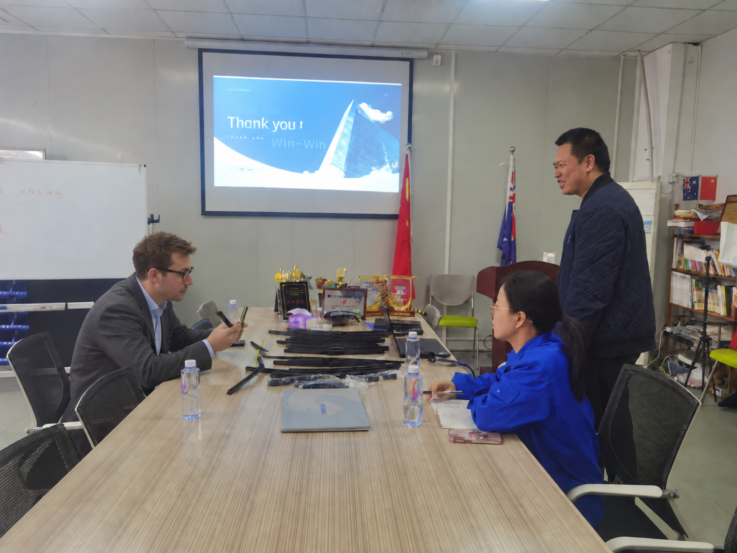 Wiper blade supplier and overseas buyer reviewing product samples, fitment options, and SKU selection.